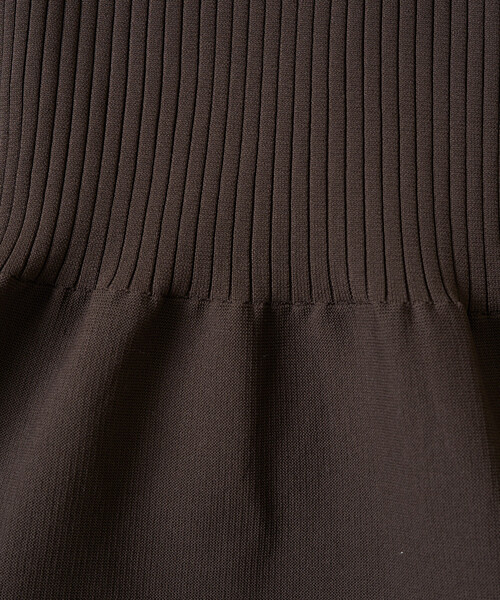 FREAK'S STORE(フリークスストア)の「限定展開 ウォッシャブル ペプラム ニット プルオーバー(ニット/セーター・レディース・ブラック/ナチュラル/ブラウン/レッド/ネイビー・フリ-)」の9枚目の写真