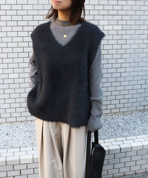 CROSS FUNCTION(クロスファンクション)の「《洗える》2点セット エブ楽 フェザーニットベスト&リブニット【CROSS FUNCTION/クロスファンクション】(ニット/セーター・レディース・チャコールグレー/ベージュ・M/L/LL)」の1枚目の写真