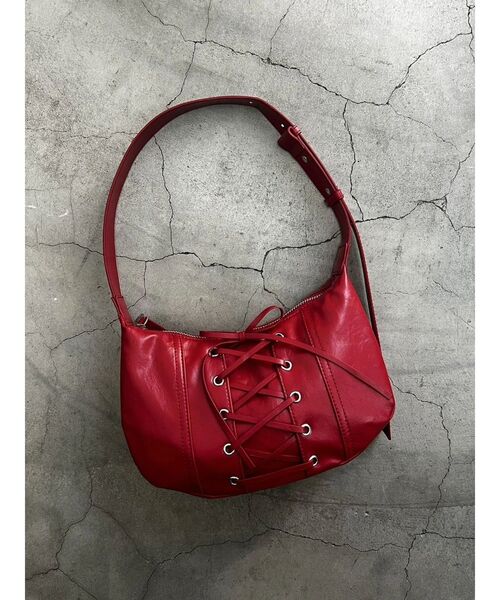 EMODA（エモダ）の「レースアップハーフムーンバッグ（ショルダーバッグ・レディース・ホワイト/レッド/ブラック・FREE）」の3枚目の写真