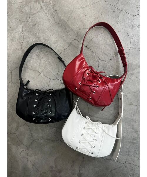 EMODA（エモダ）の「レースアップハーフムーンバッグ（ショルダーバッグ・レディース・ホワイト/レッド/ブラック・FREE）」の15枚目の写真