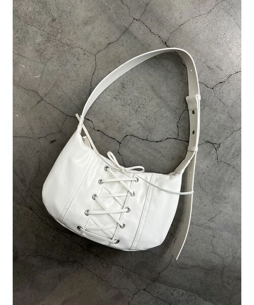 EMODA（エモダ）の「レースアップハーフムーンバッグ（ショルダーバッグ・レディース・ホワイト/レッド/ブラック・FREE）」の13枚目の写真