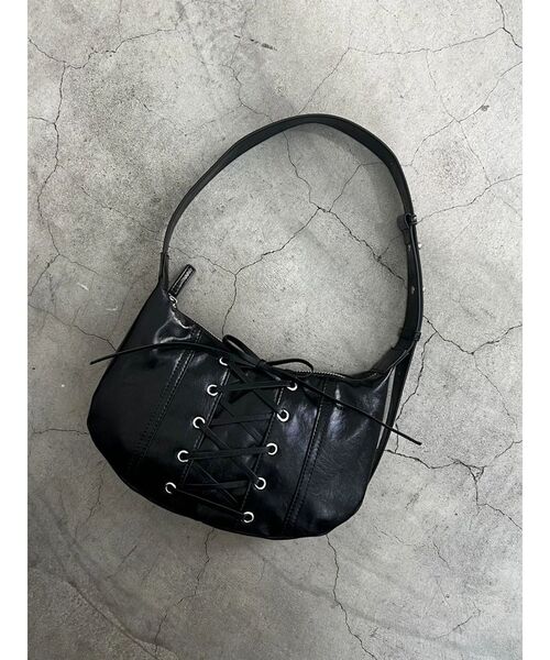 EMODA（エモダ）の「レースアップハーフムーンバッグ（ショルダーバッグ・レディース・ホワイト/レッド/ブラック・FREE）」の11枚目の写真