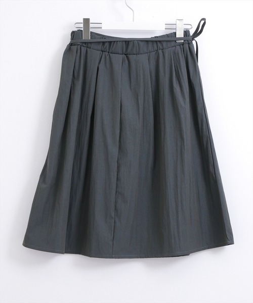 STAY MOTION（ステイモーション）の「【WEB限定】ウエストポーチ付きミドル丈プリーツスカート［韓国ファッション カジュアル］（スカート・レディース・ブラック/チャコールグレー・F）」の3枚目の写真