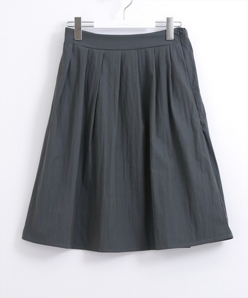 STAY MOTION（ステイモーション）の「【WEB限定】ウエストポーチ付きミドル丈プリーツスカート［韓国ファッション カジュアル］（スカート・レディース・ブラック/チャコールグレー・F）」の4枚目の写真