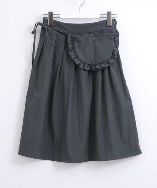 STAY MOTION（ステイモーション）の「【WEB限定】ウエストポーチ付きミドル丈プリーツスカート［韓国ファッション カジュアル］（スカート・レディース・ブラック/チャコールグレー・F）」の11枚目の写真