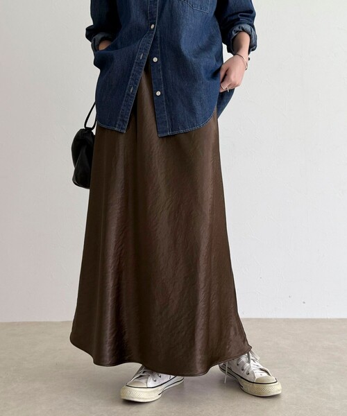 fredy emue（フレディエミュ）の「シルキーヘビーサテンスカート（スカート・レディース・ブラウン/アイボリー・38/36）」の2枚目の写真