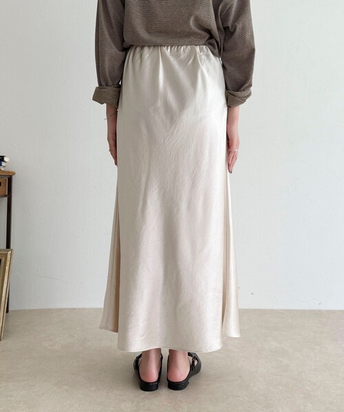 fredy emue（フレディエミュ）の「シルキーヘビーサテンスカート（スカート・レディース・ブラウン/アイボリー・38/36）」の12枚目の写真