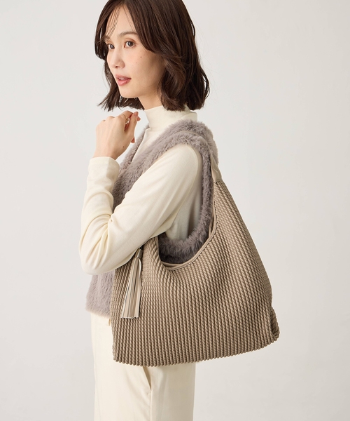 A/C DESIGN BY ALPHA CUBIC（エーシーデザインバイアルファキュービック）の「エンボストートバッグ（トートバッグ・レディース・ブラック/ベージュ・フリー）」の3枚目の写真