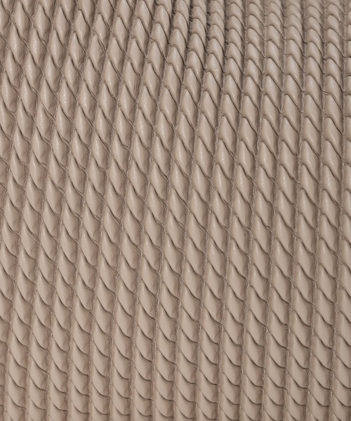 A/C DESIGN BY ALPHA CUBIC（エーシーデザインバイアルファキュービック）の「エンボストートバッグ（トートバッグ・レディース・ブラック/ベージュ・フリー）」の15枚目の写真