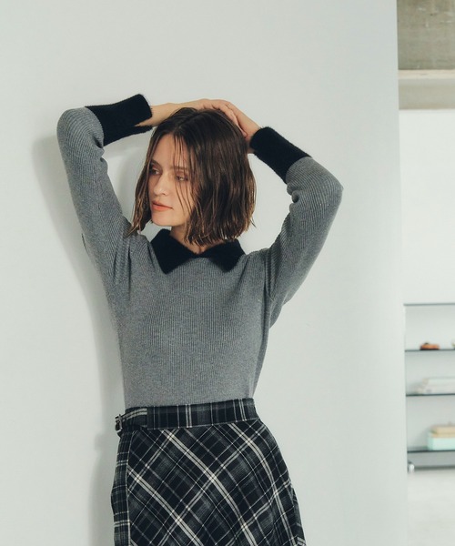 YECCA VECCA（イェッカヴェッカ）の「フェザー襟スパンコールニット（ニット/セーター・レディース・アイボリー/グレー・FREE）」の5枚目の写真