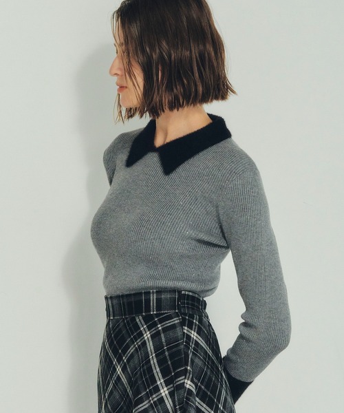YECCA VECCA（イェッカヴェッカ）の「フェザー襟スパンコールニット（ニット/セーター・レディース・アイボリー/グレー・FREE）」の3枚目の写真