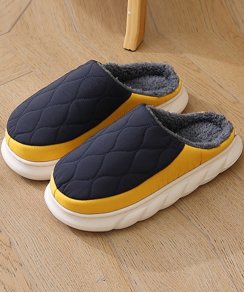 黒とベージュのキルティングスリッパ 撥水/軽量/滑りにくい】スタイリッシュバイカラー配色キルティングボア