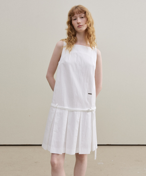 ARTID(アルティーダ)の「ローベルトプリーツミニワンピース_ホワイト(ワンピース・レディース・ホワイト・SMALL/MEDIUM)」の4枚目の写真