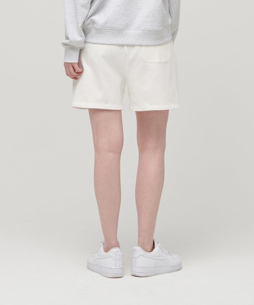 MUSINSA STANDARD WOMAN（ムシンサスタンダードウーマン）の「ウィメンズスウェットショーツ[クリーム]（その他パンツ・レディース・その他・SMALL/MEDIUM/LARGE/X-SMALL）」の2枚目の写真