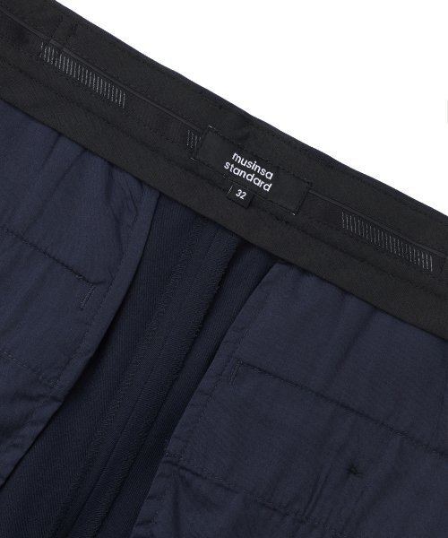 MUSINSA STANDARD（ムシンサスタンダード）の「リラックスしたテーパード隠しバンディングクロップドスラックス[ネイビー]（スラックス・メンズ・その他・42/32/30/31/26/27/28/29/34/36/33/38）」の7枚目の写真