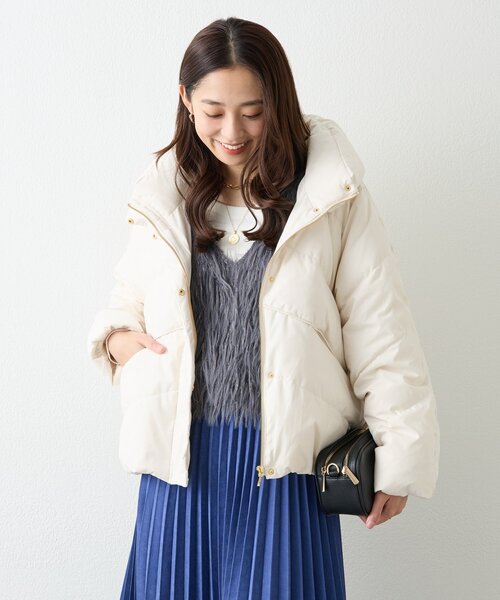 un dix cors(アンディコール)の「《軽くて着やすい》ストレッチカシュネックピュアダウン(ダウンジャケット/コート・レディース・アイボリー/ブラック/グレイッシュベージュ・FREE)」の5枚目の写真