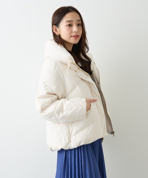un dix cors(アンディコール)の「《軽くて着やすい》ストレッチカシュネックピュアダウン(ダウンジャケット/コート・レディース・アイボリー/ブラック/グレイッシュベージュ・FREE)」の6枚目の写真