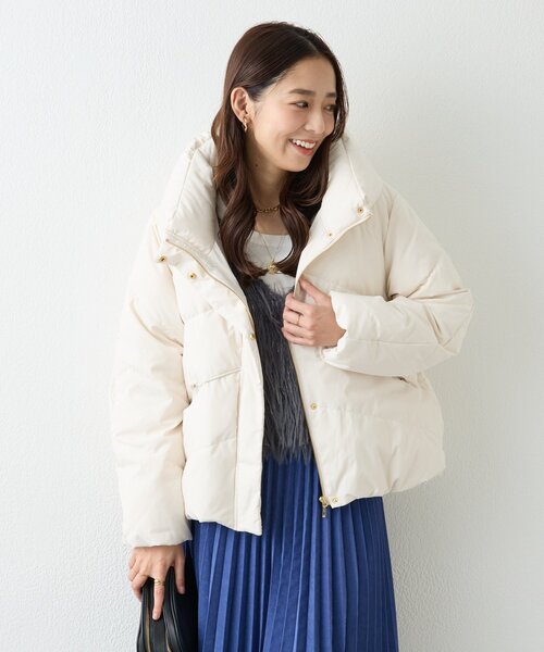 un dix cors(アンディコール)の「《軽くて着やすい》ストレッチカシュネックピュアダウン(ダウンジャケット/コート・レディース・アイボリー/ブラック/グレイッシュベージュ・FREE)」の8枚目の写真