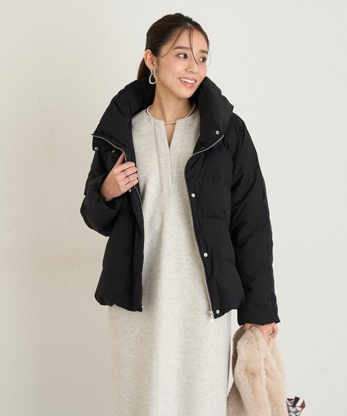 un dix cors(アンディコール)の「《軽くて着やすい》ストレッチカシュネックピュアダウン(ダウンジャケット/コート・レディース・アイボリー/ブラック/グレイッシュベージュ・FREE)」の14枚目の写真