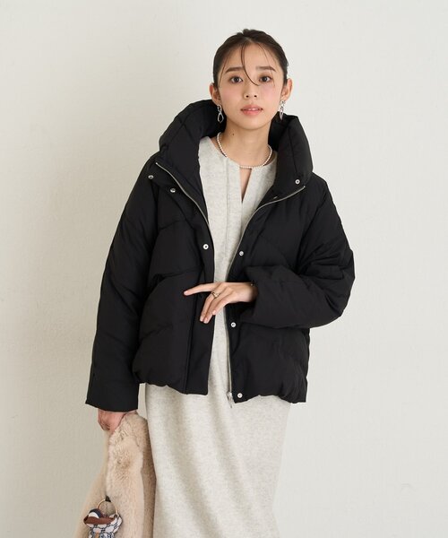 un dix cors(アンディコール)の「《軽くて着やすい》ストレッチカシュネックピュアダウン(ダウンジャケット/コート・レディース・アイボリー/ブラック/グレイッシュベージュ・FREE)」の15枚目の写真