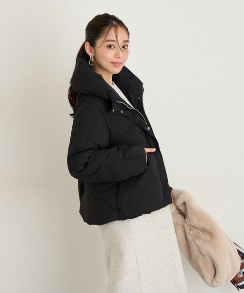 un dix cors(アンディコール)の「《軽くて着やすい》ストレッチカシュネックピュアダウン(ダウンジャケット/コート・レディース・アイボリー/ブラック/グレイッシュベージュ・FREE)」の16枚目の写真