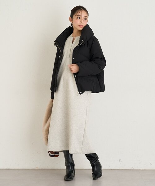 un dix cors(アンディコール)の「《軽くて着やすい》ストレッチカシュネックピュアダウン(ダウンジャケット/コート・レディース・アイボリー/ブラック/グレイッシュベージュ・FREE)」の22枚目の写真