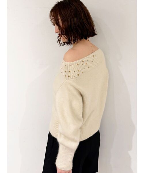 LAGUNAMOON（ラグナムーン）の「CHNラクーンブレンドビジューオフショルニットプルオーバー（ニット/セーター・レディース・ホワイト/ピンク/ブラック・FREE）」の6枚目の写真