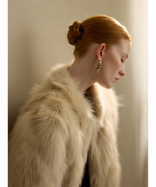 SINCETHEN(シンスゼン)の「Winter fox fur jacket(ムートンコート・レディース・その他・FREE)」の2枚目の写真