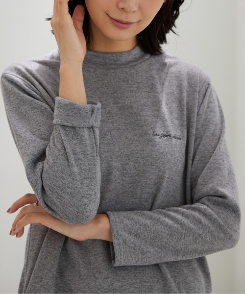 BELLUNA PLUS(ベルーナ)の「ロゴ刺しゅう裏起毛ニットソーチュニック(Tシャツ/カットソー・レディース・ピンク/ブルーグレー/杢グレー/ブラック・MEDIUM/X-LARGE/LARGE)」の4枚目の写真