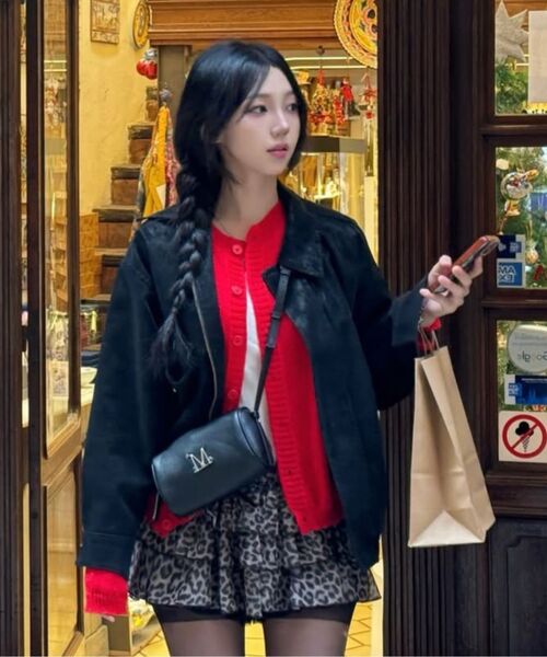 MUCENT(ムセント)の「アラメタルロゴミニショルダーバッグ 男女共用(メッセンジャーバッグ・レディース・ブラック・FREE)」の2枚目の写真