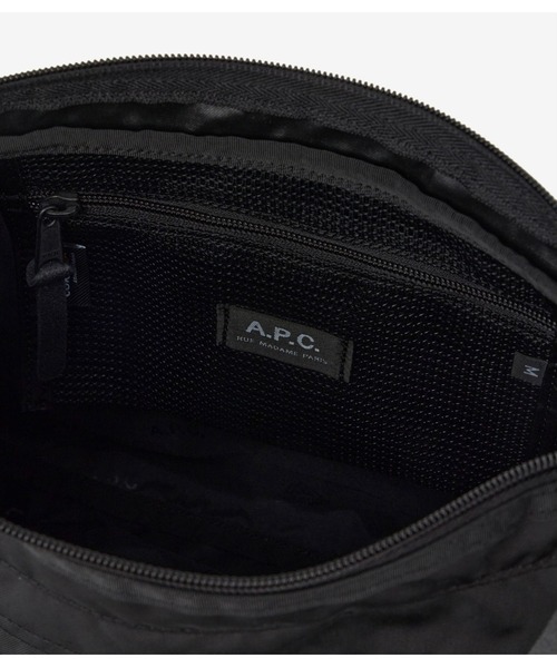 A.P.C.(アーペーセー)の「SATCHEL M A.P.C. GREGORY(ショルダーバッグ・メンズ・ブラック・ONESIZE)」の3枚目の写真