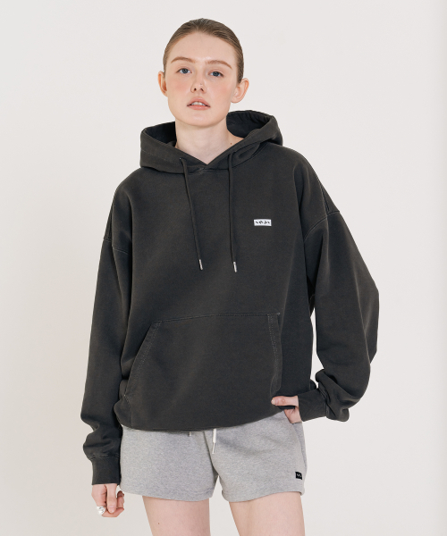 INJIACTIVE(インジアクティブ)の「スモールロゴピグメントフードパーカー ブラック(パーカー・レディース・その他・SMALL/MEDIUM)」の1枚目の写真