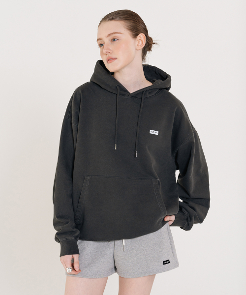 INJIACTIVE(インジアクティブ)の「スモールロゴピグメントフードパーカー ブラック(パーカー・レディース・その他・SMALL/MEDIUM)」の2枚目の写真