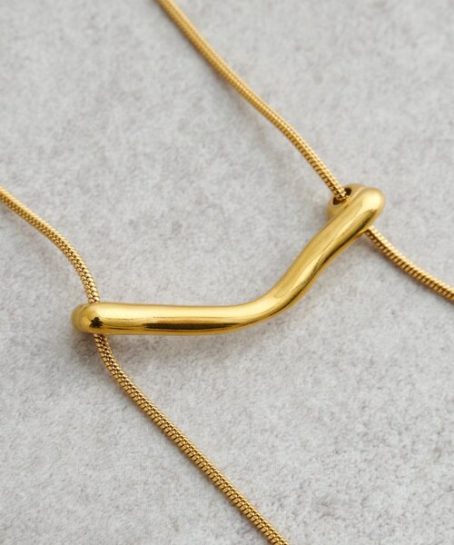 SHENERY（シーナリー）の「スネークウェーブネックレス（ネックレス・レディース・ゴールド/シルバー・FREE）」の9枚目の写真