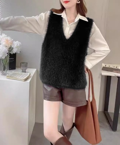 Miniministore(ミニミニストア)の「Vネック起毛フェザーニットベストふわふわ(ベスト・レディース・カーキ/ブラック/ダークグレー/ホワイト/カーキブラウン/ブラウン・FREE)」の11枚目の写真