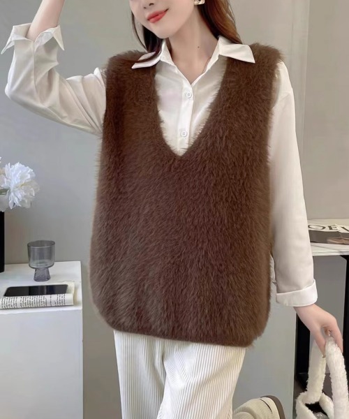 Miniministore(ミニミニストア)の「Vネック起毛フェザーニットベストふわふわ(ベスト・レディース・カーキ/ブラック/ダークグレー/ホワイト/カーキブラウン/ブラウン・FREE)」の15枚目の写真