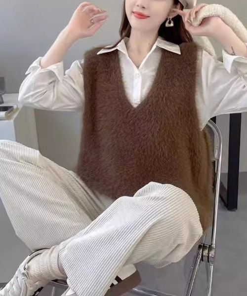 Miniministore(ミニミニストア)の「Vネック起毛フェザーニットベストふわふわ(ベスト・レディース・カーキ/ブラック/ダークグレー/ホワイト/カーキブラウン/ブラウン・FREE)」の16枚目の写真