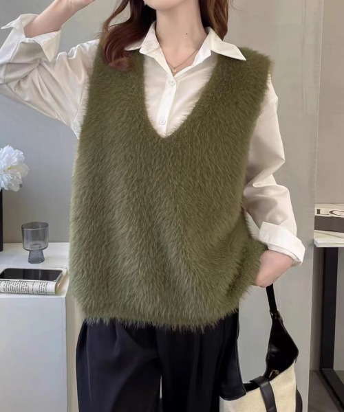 Miniministore(ミニミニストア)の「Vネック起毛フェザーニットベストふわふわ(ベスト・レディース・カーキ/ブラック/ダークグレー/ホワイト/カーキブラウン/ブラウン・FREE)」の17枚目の写真