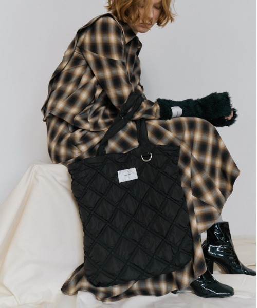 Muel Chic(ミュエルシック)の「Lome quilt bag ロメキルトバッグ(トートバッグ・レディース・ブラック/ベージュ/オフホワイト/ライトブルー・FREE)」の1枚目の写真