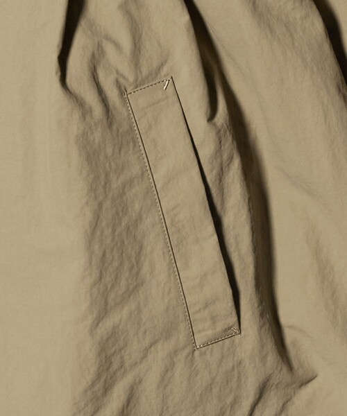 UNITED ARROWS(ユナイテッドアローズ)の「<VACHEMENT>ギャザー ブルゾン(ブルゾン・レディース・ベージュ/ダークグレー・FREE)」の6枚目の写真