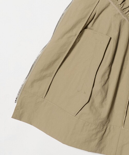 UNITED ARROWS(ユナイテッドアローズ)の「<VACHEMENT>ギャザー ブルゾン(ブルゾン・レディース・ベージュ/ダークグレー・FREE)」の8枚目の写真