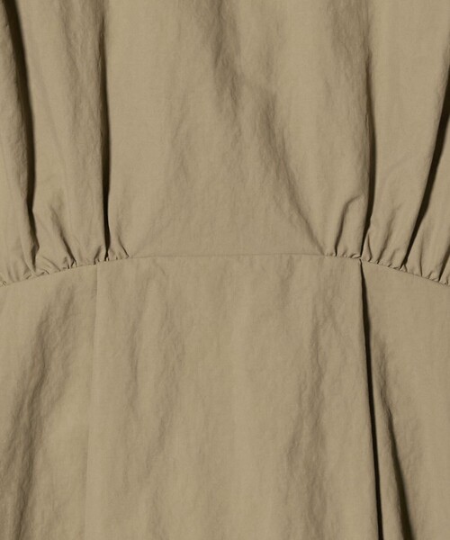 UNITED ARROWS(ユナイテッドアローズ)の「<VACHEMENT>ギャザー ブルゾン(ブルゾン・レディース・ベージュ/ダークグレー・FREE)」の9枚目の写真