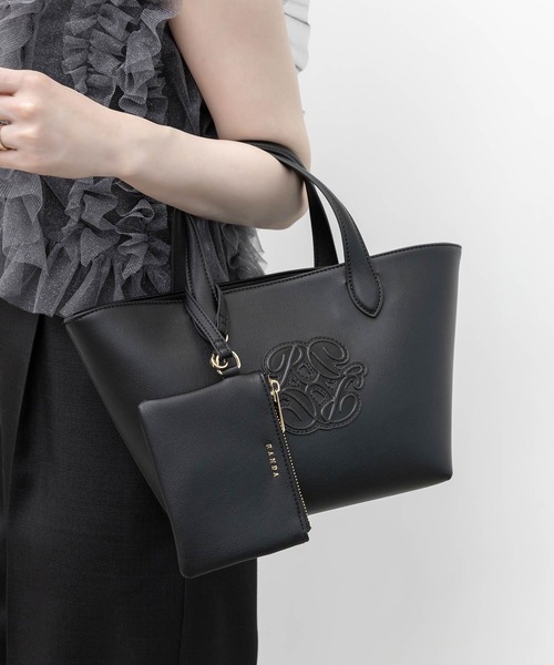 RANDA（ランダ）の「2WAY ポーチ付きモノグラムエンボストートバッグ（トートバッグ・レディース・ブラック/アイボリー/グレー・FREE）」の2枚目の写真