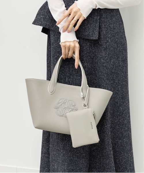 RANDA（ランダ）の「2WAY ポーチ付きモノグラムエンボストートバッグ（トートバッグ・レディース・ブラック/アイボリー/グレー・FREE）」の8枚目の写真