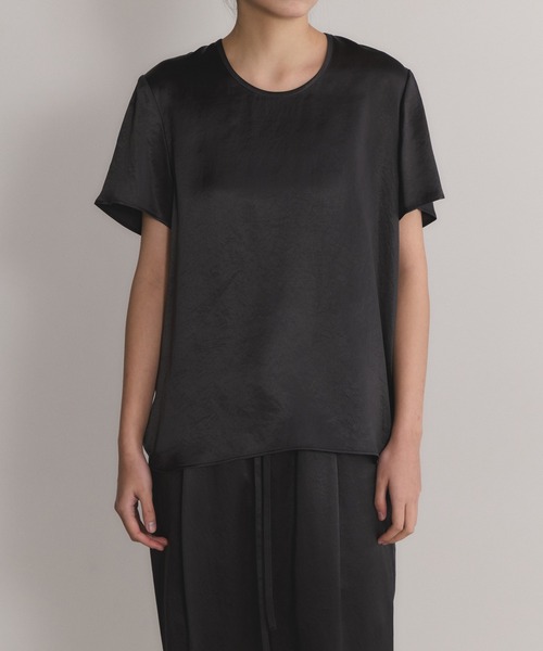 ADAM ET ROPE'（アダムエロペ）の「【EMOELLE】サテンTブラウス（シャツ/ブラウス・レディース・スミクロ/キナリ・FREE）」の2枚目の写真