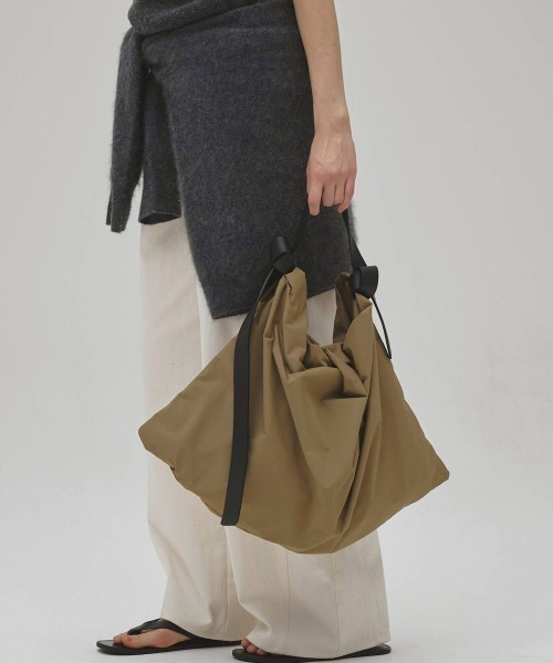 TODAYFUL(トゥデイフル)の「【TODAYFUL/トゥデイフル】Leatherbelt Shoulder Bag/レザーベルトショルダーバッグ(ショルダーバッグ・レディース・ブラック/ベージュ・FREE)」の3枚目の写真