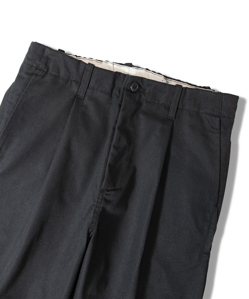 UNIVERSAL OVERALL（ユニバーサルオーバーオール）の「UNIVERSAL OVERALL Adictive TUCK TAPERD（その他パンツ・メンズ・チャコール/ブラック/ベージュ・32inch/30inch/34inch）」の9枚目の写真