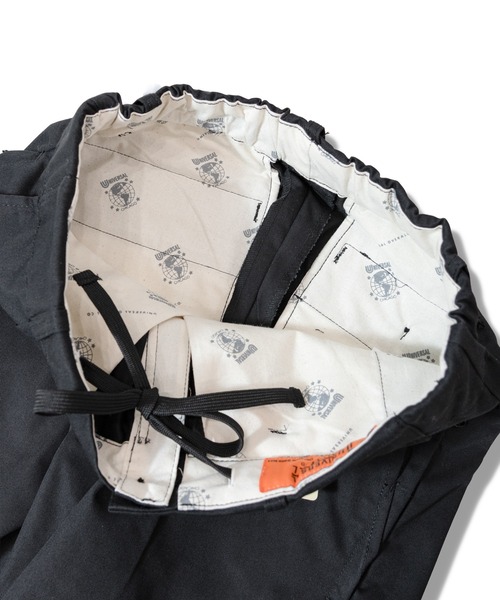 UNIVERSAL OVERALL（ユニバーサルオーバーオール）の「UNIVERSAL OVERALL Adictive TUCK TAPERD（その他パンツ・メンズ・チャコール/ブラック/ベージュ・32inch/30inch/34inch）」の5枚目の写真