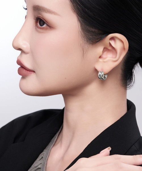 Lyvi(ライビィ)の「Dewy Bold Pierce / 金属アレルギー対応(ピアス(両耳用)・レディース・シルバー/ゴールド・FREE)」の3枚目の写真