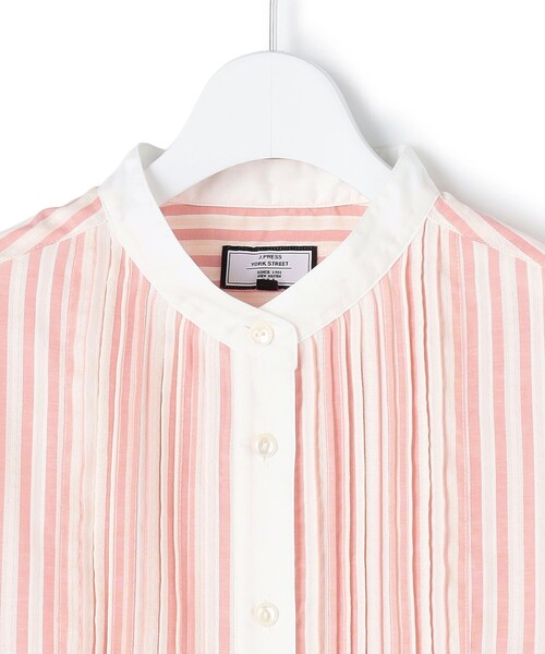 J.PRESS YORK STREET(ジェイプレスヨークストリート)の「【WOMEN】ピンタック バンドカラーストライプブラウス(シャツ/ブラウス・レディース・ベージュ系1/サックスブルー系1/ピンク系1/ブラック系1/ホワイト系・F)」の7枚目の写真